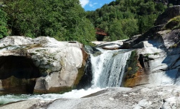 Torrente alle Marmitte dei Giganti